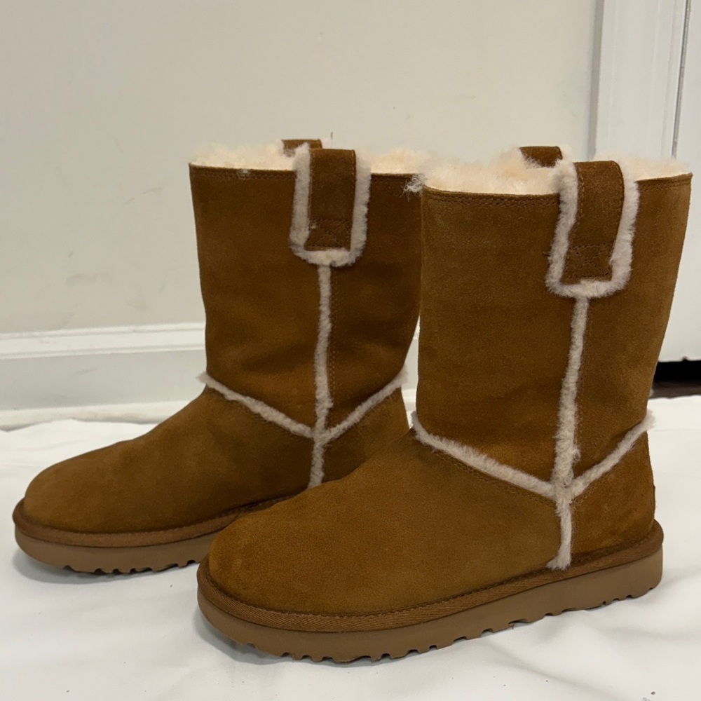 Cozy Tan Shearling Boots